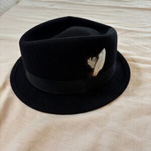 Vintage Black Felt Fedora Hat Mens Medium Made USA Feather Short Brim